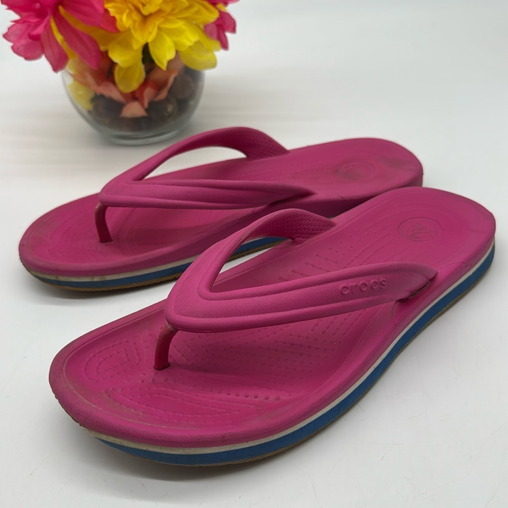 Crocs hot pink rubber flip flops Size 8 CR7019A